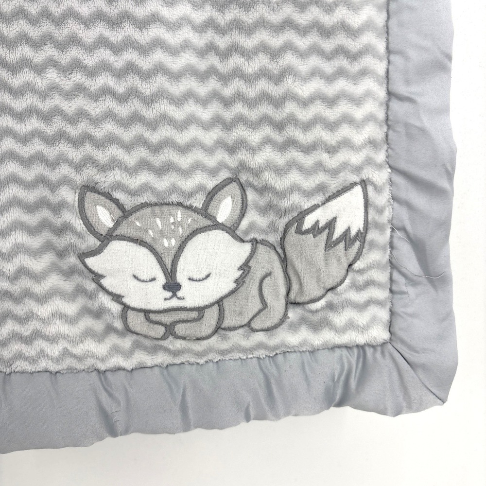 Wendy Bellissimo Sleeping Fox Baby‎ Blanket Gray White Chevron Satin Trim 39x29